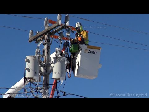 Crews Restoring Power and Blizzard Clean Up, Plymouth MA – 1/30/2022