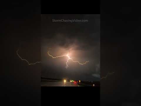 Wild spider anvil crawler lightning show! Texas style