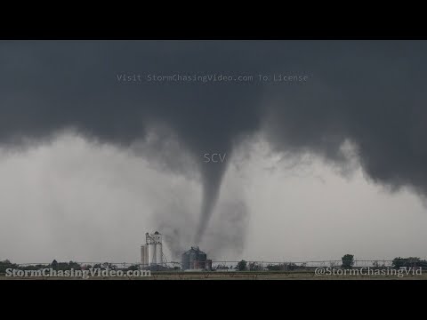 Amazing Tripoded Video of the tornado hitting Selden, KS – 5/24/2021
