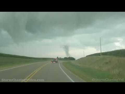 Tornado Touches Down In Front Of A Motorist – Mineral Point WI – 8/11/2021
