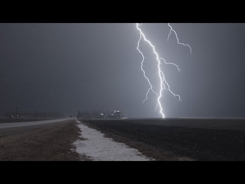 Incredible vivid 4K lightning #ShotOnRed in #Tornado warned storm – 12/15/2021