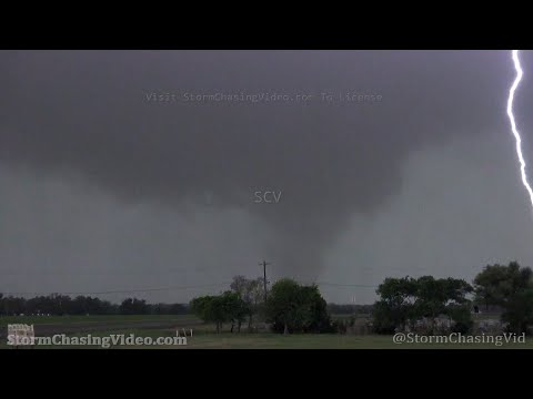 Brief Tornado On The Ground, Zabcikville, TX – 4/12/2022