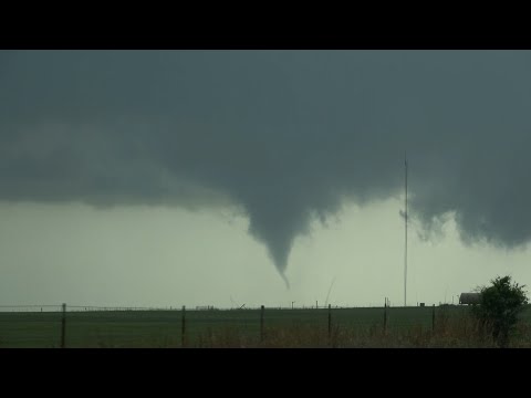Loyal, Oklahoma Tornado and Lightning – 5/2/2022