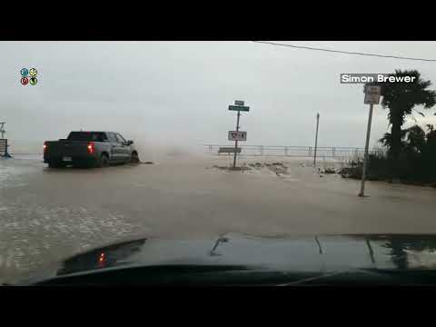 Hurricane Chasers barely escaping being stuck in storm surge – 11/10/2022