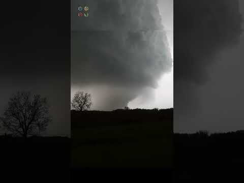Huge Tornado under Supercell Storm in Oklahoma yesterday
