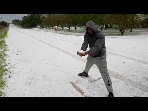 Purmela, Texas – Tornadic Storm Drops Tons Of Hail To Look Like Snow