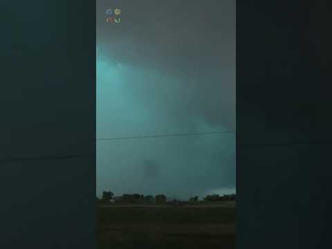 Tornado Warned Supercell going green in Texas