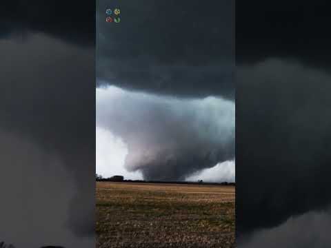 Huge Wedge Tornado in Kansas
