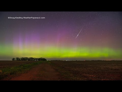 Aurora Borealis & Shooting Stars Light Up The Sky Over Saint Cloud, MN